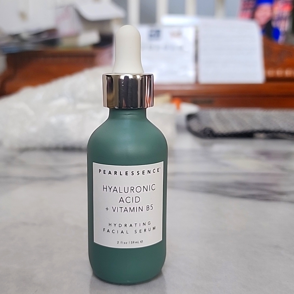 Pearlessence facial serum